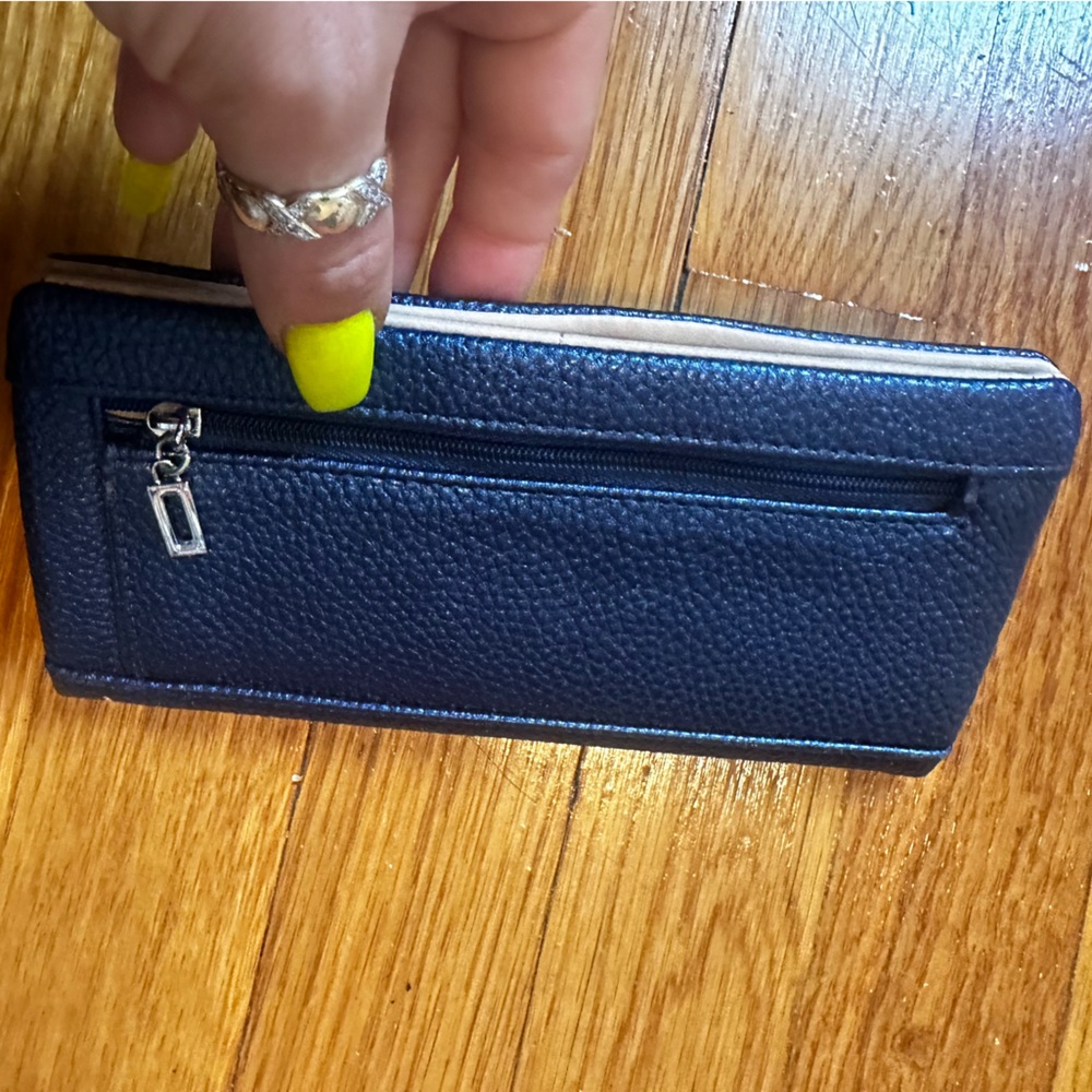 Guess wallet - Picture 3 of 4